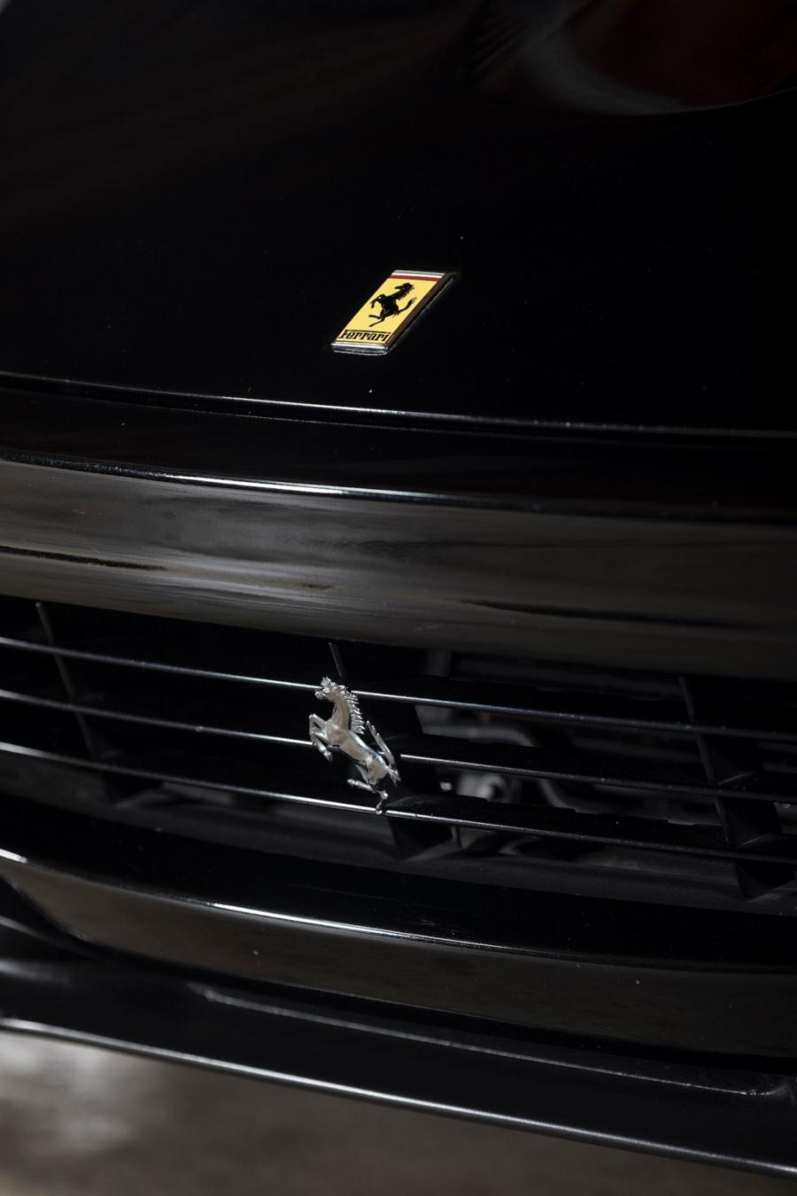 Логотип Ferrari 550 Maranello 2000 года  (фото 28 из 112)